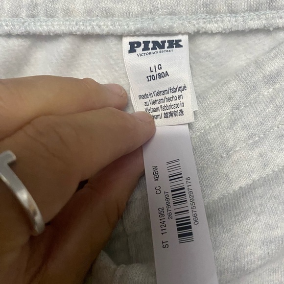 Shorts - Picture 3 of 4